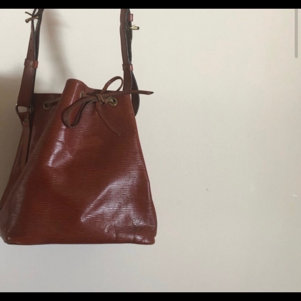 (Authentic) Vintage Louis Vuitton Petit Epi Noe